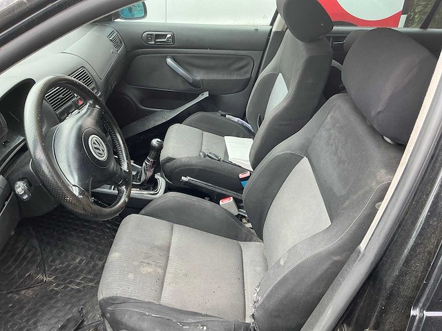 Volkswagen golf voor onderdelen (zonder motor!) - afbeelding 1 van  3