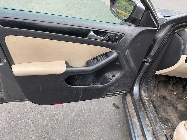 Volkswagen jetta personenauto - afbeelding 10 van  26