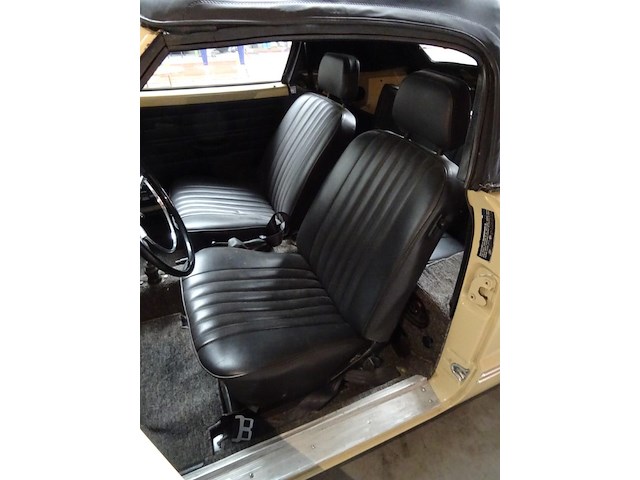 Volkswagen karmann ghia cabrio - afbeelding 6 van  19