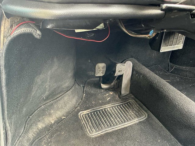 Volkswagen karmann oldtimer - afbeelding 18 van  38