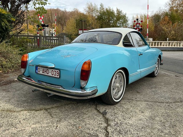 Volkswagen karmann oldtimer - afbeelding 18 van  22