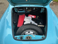 Volkswagen karmann oldtimer - afbeelding 16 van  28