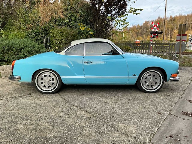 Volkswagen karmann oldtimer - afbeelding 26 van  28