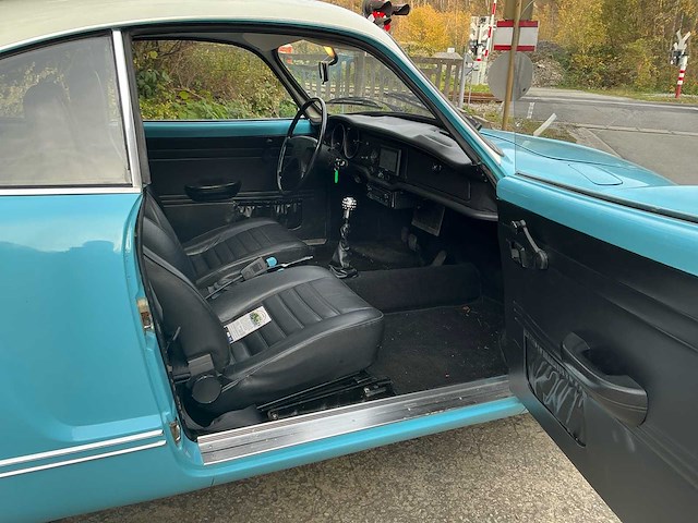 Volkswagen karmann oldtimer - afbeelding 8 van  16