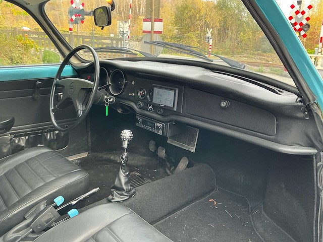 Volkswagen karmann oldtimer - afbeelding 11 van  16