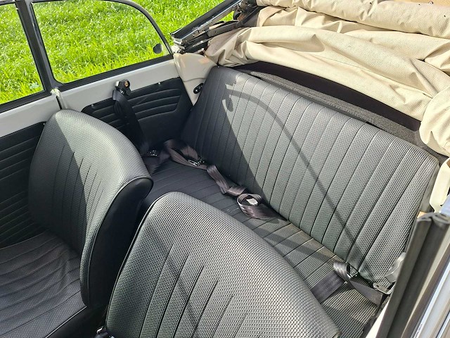 Volkswagen kever cabrio 1302s - afbeelding 24 van  31