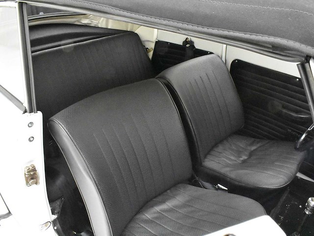 Volkswagen kever cabrio 1302s - afbeelding 19 van  57