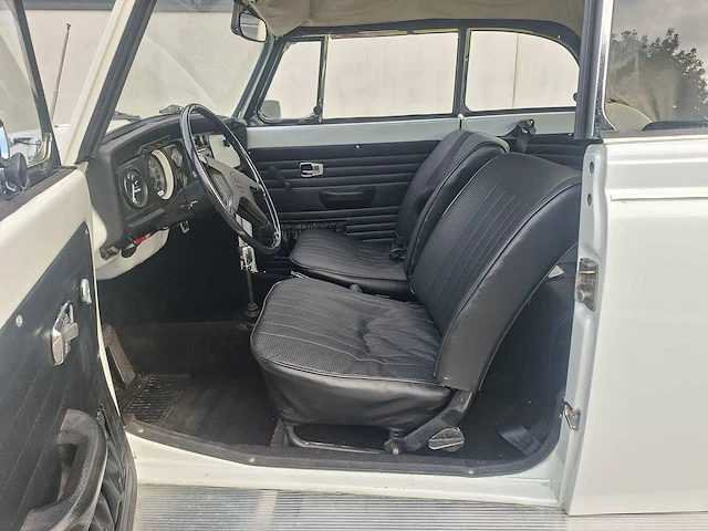 Volkswagen kever cabrio 1302s - afbeelding 2 van  43
