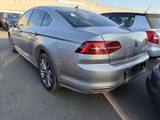 Volkswagen passat berline r-line surequipee 150 at, 2016 - afbeelding 29 van  32