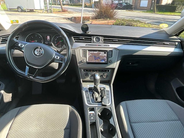 Volkswagen passat personenauto - afbeelding 4 van  25