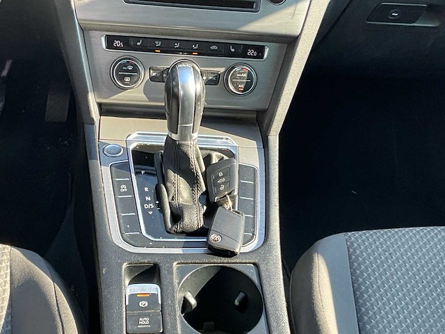 Volkswagen passat personenauto - afbeelding 6 van  25