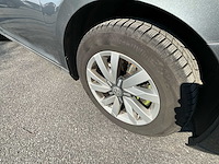 Volkswagen passat personenauto - afbeelding 18 van  25