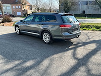 Volkswagen passat personenauto - afbeelding 19 van  25