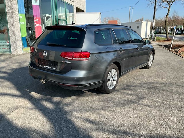 Volkswagen passat personenauto - afbeelding 21 van  25