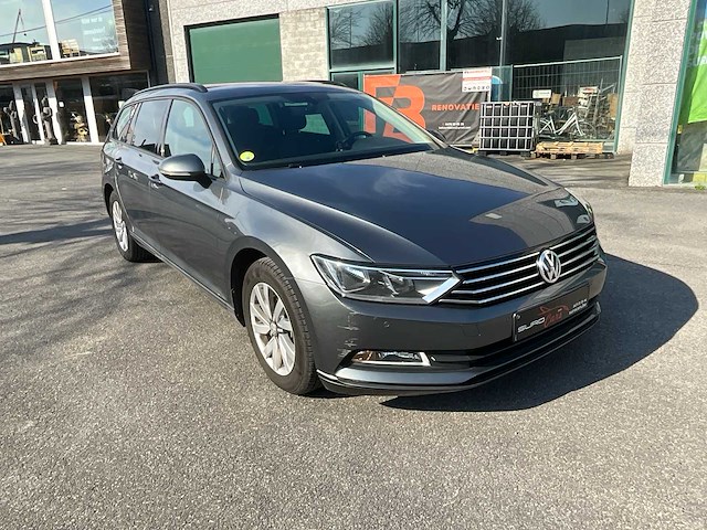 Volkswagen passat personenauto - afbeelding 23 van  25