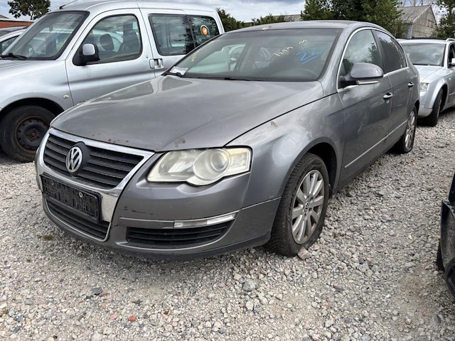 Volkswagen passat - afbeelding 1 van  12