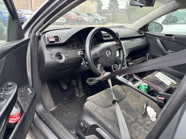 Volkswagen passat - afbeelding 9 van  12