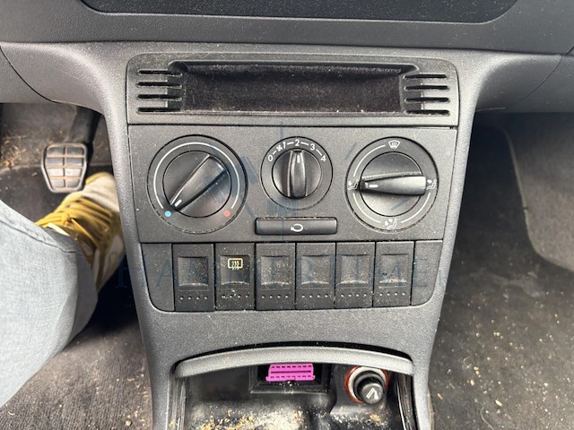 Volkswagen polo 1.2i trendline, 2000 - afbeelding 9 van  40