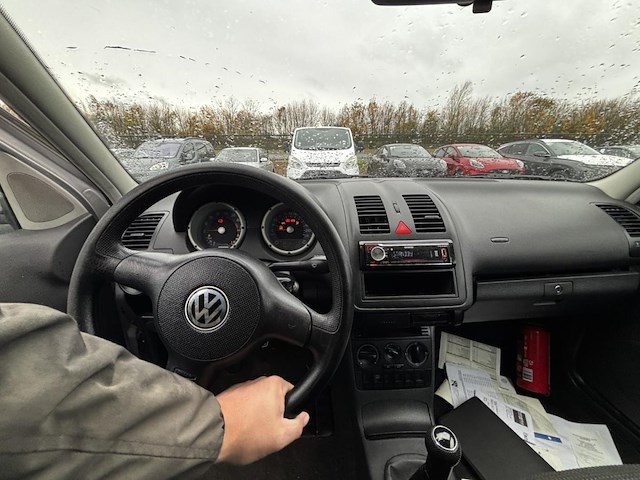 Volkswagen polo 1.4i 16v comfortline 75 at, 2000 - afbeelding 2 van  29