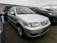 Volkswagen polo 1.4i 16v comfortline 75 at, 2000 - afbeelding 23 van  29