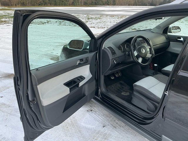 Volkswagen polo cross personenauto - afbeelding 5 van  34