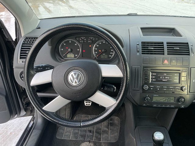 Volkswagen polo cross personenauto - afbeelding 7 van  34