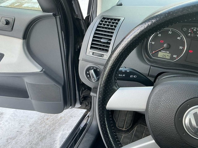 Volkswagen polo cross personenauto - afbeelding 8 van  34