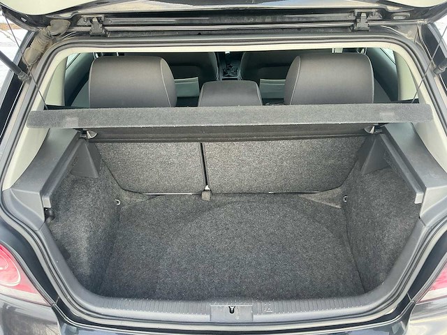 Volkswagen polo cross personenauto - afbeelding 15 van  34