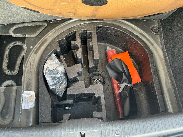 Volkswagen polo cross personenauto - afbeelding 16 van  34