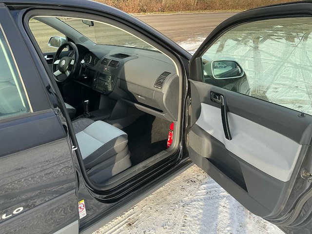 Volkswagen polo cross personenauto - afbeelding 19 van  34