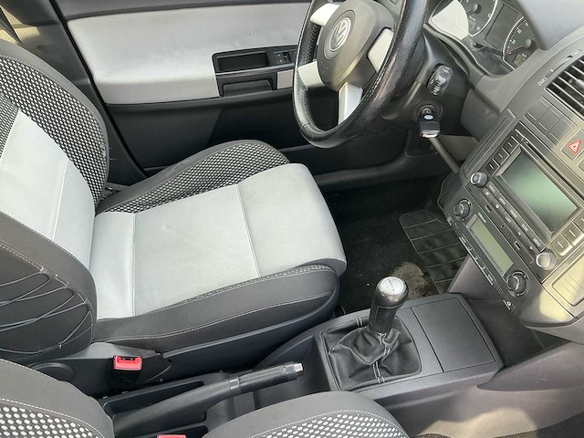 Volkswagen polo cross personenauto - afbeelding 21 van  34