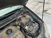 Volkswagen polo cross personenauto - afbeelding 24 van  34