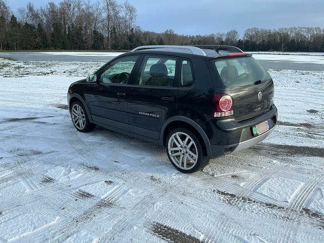 Volkswagen polo cross personenauto - afbeelding 32 van  34