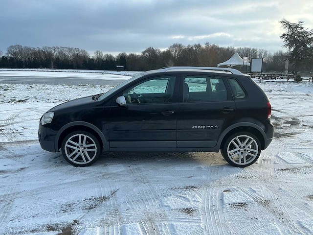 Volkswagen polo cross personenauto - afbeelding 33 van  34