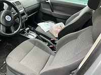 Volkswagen polo personenauto - afbeelding 6 van  8