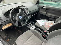 Volkswagen polo personenauto - afbeelding 7 van  8
