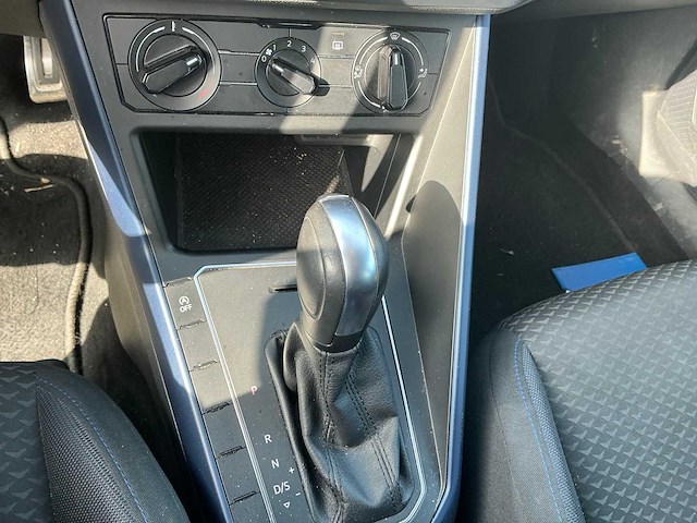 Volkswagen polo personenauto - afbeelding 2 van  13