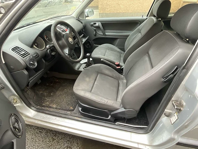 Volkswagen polo personenauto - afbeelding 2 van  14