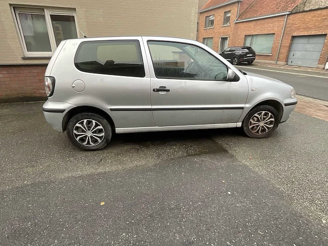 Volkswagen polo personenauto - afbeelding 6 van  14
