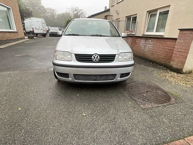 Volkswagen polo personenauto - afbeelding 8 van  14