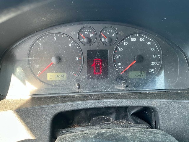 Volkswagen transporter caravelle lichte vracht bedrijfswagen - afbeelding 18 van  36