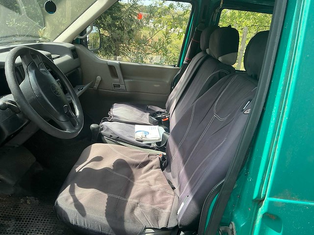 Volkswagen transporter minibus - afbeelding 10 van  11