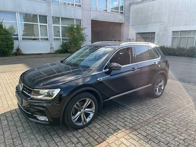 Volkswagn - 2017 - tiguan allspace - r-line - personenauto - afbeelding 2 van  23