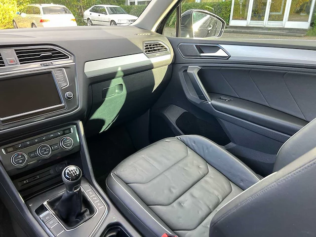 Volkswagn - 2017 - tiguan allspace - r-line - personenauto - afbeelding 21 van  23