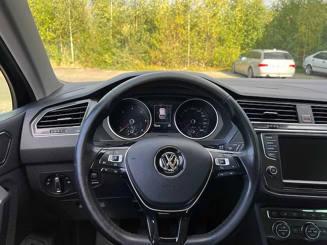 Volkswagn - 2017 - tiguan allspace - r-line - personenauto - afbeelding 1 van  23