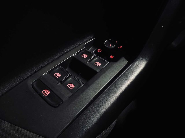 Volkwsagen polo 1.6 tdi sportline - afbeelding 40 van  65