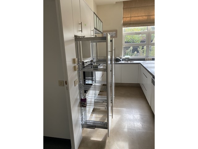 Volledig ingerichte keuken - afbeelding 7 van  14