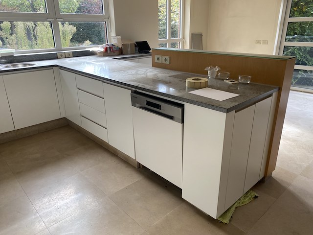 Volledig ingerichte keuken - afbeelding 9 van  14