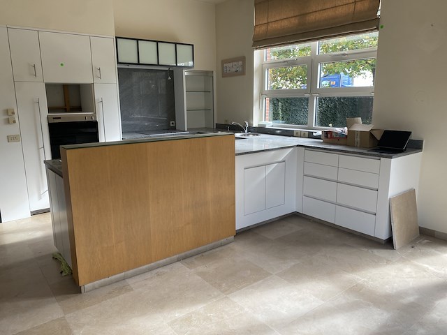 Volledig ingerichte keuken - afbeelding 10 van  14