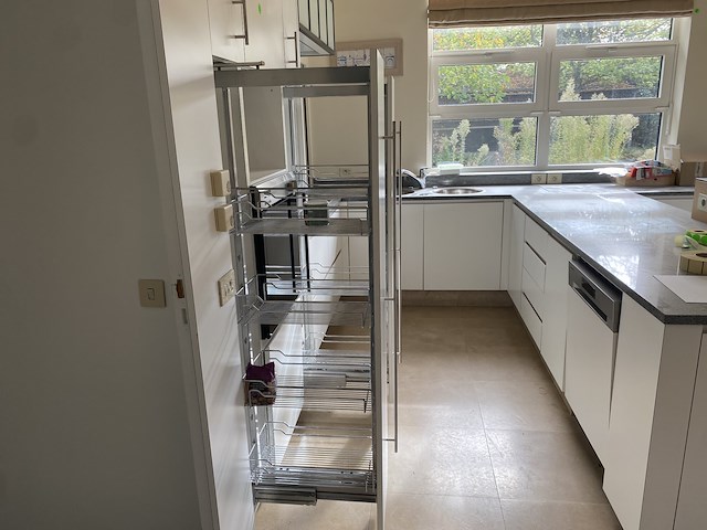 Volledig ingerichte keuken - afbeelding 11 van  14